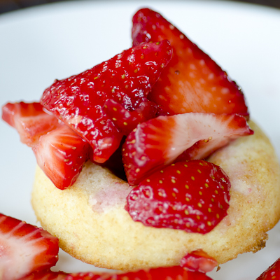 http://dailywaffle.com/wp-content/uploads/2012/02/strawberry-shortcake-doughnut-400.jpg