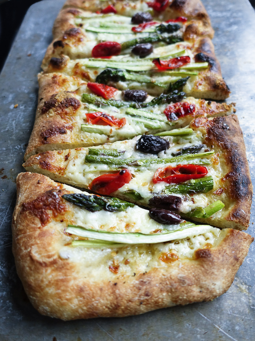asparagus flatbread with kalamatas and mama lil's peppers|dailywaffle